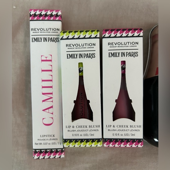 NIP Emily in Paris Lipstick Lot - Picture 2 of 7